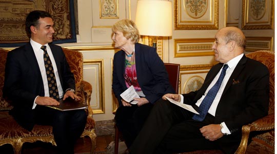 Димитров се сретна со францускиот министер за Европа и надворешни работи Жан-Ив Ле Дриан