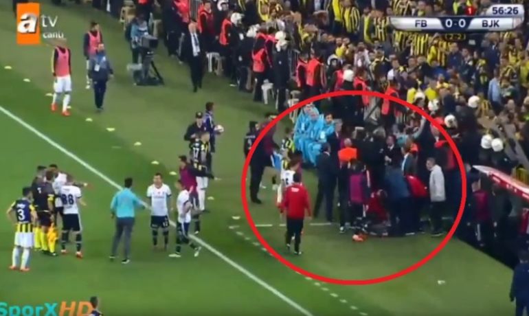 ВИДЕО: Ѓунеш во стабилна состојба откако му ја расцепија главата во полуфиналето на Турскиот куп