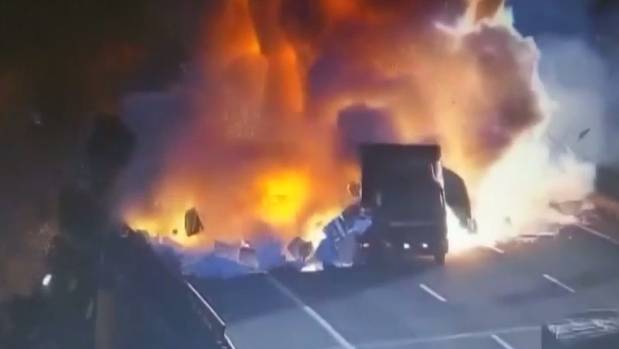 Кина: Експлозија на камион полн со динамит, седум лица загинати