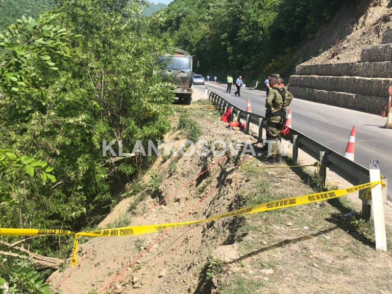 ФОТО: Ова е местото каде косовските полицајци излетале во реката Лепенец, ги бара и македонската полиција