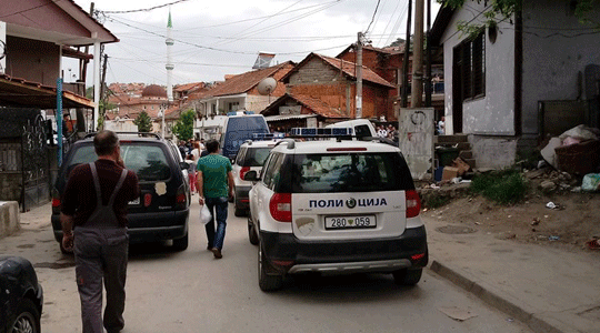 Инцидент попладнево во Струмица: Фрчеле секири, интервенирале десетина полицајци