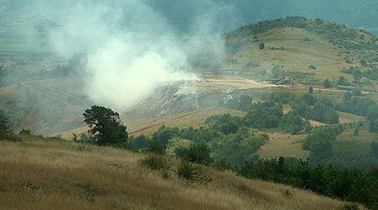 Изгаснат пожарот на градската депонија во Кочани