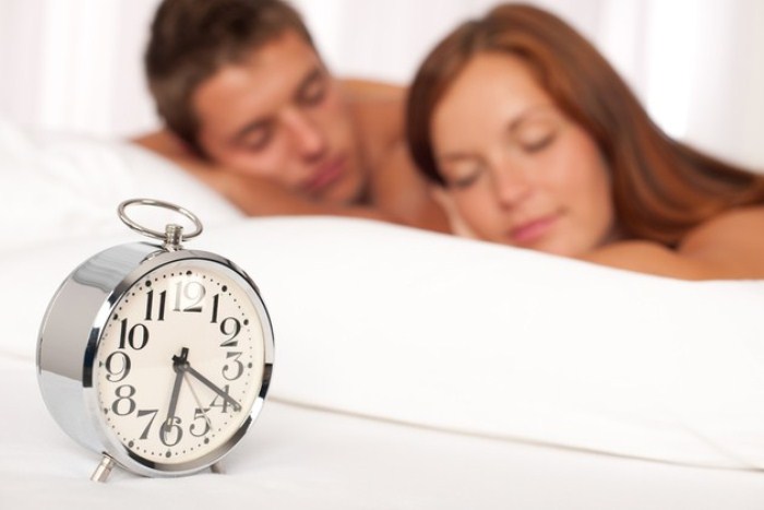Прегрнете ја саканата личност пред спиење, еве како тоа ќе влијае на вашето здравје