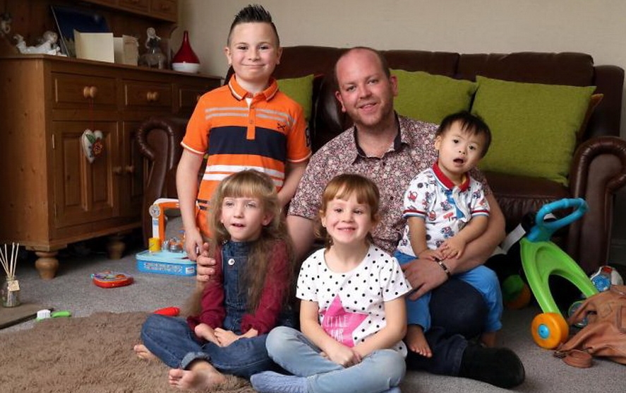 Овој човек е суперхерој: Маж посвои 4 дечиња со посебни потреби (ФОТО)