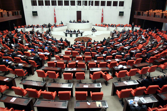 Турскиот Парламент одобри одржување предвремени избори во јуни