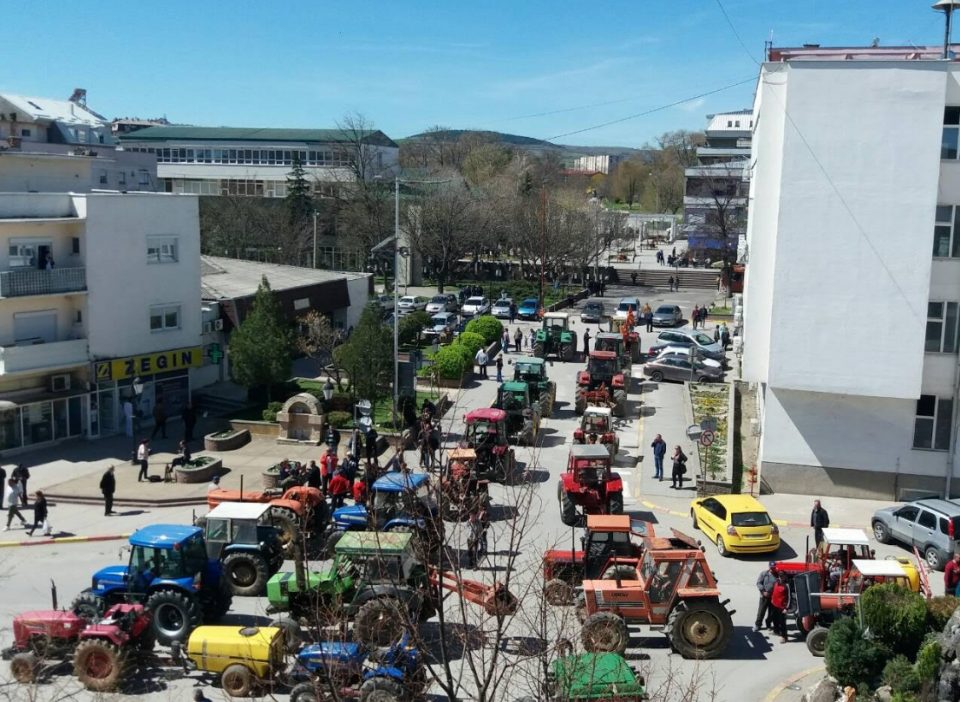 Земјоделците револтирани поради новата програма на МЗШВ: Ние пропаѓаме оставени на милост и немилост, одиме на генерален штрајк