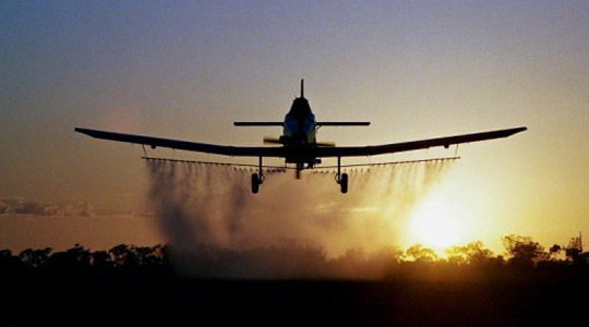 Авионско прскање против комарци во Виница на 1.200 хектари