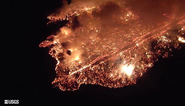 ФОТО: Нова ерупција на Хаваи – за еден час лавата зафати површина колку шест фудбалски терени