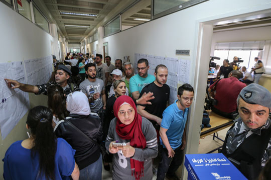 Затворени гласачките места во Либан