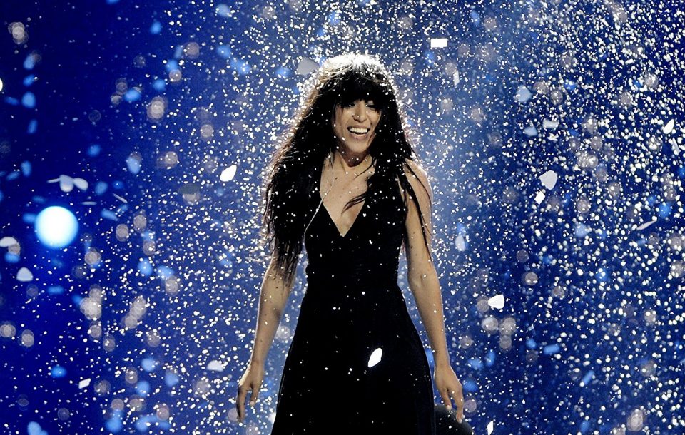 Десет години подоцна – победничката на Евровизија од Шведска обожува да се слика топлес, Лорен речиси непрепознатлива  (ФОТО)