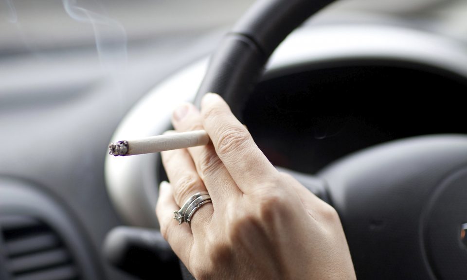 Австрија: Стапи во сила забраната за пушење во автомобил