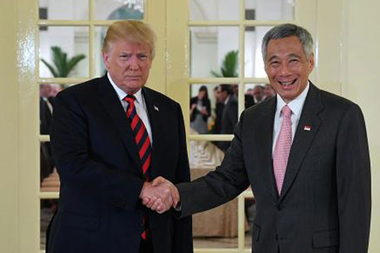 Трамп се сретна со сингапурскиот премиер