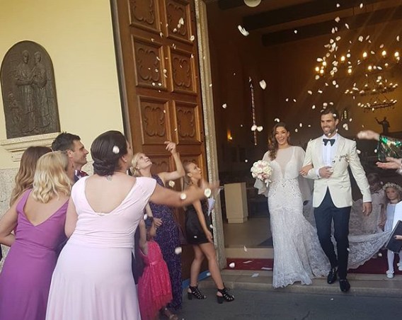 ФОТО: Вардарки се собраа повторно, овој пат за свадбата на нивната колешка која блесна во бело