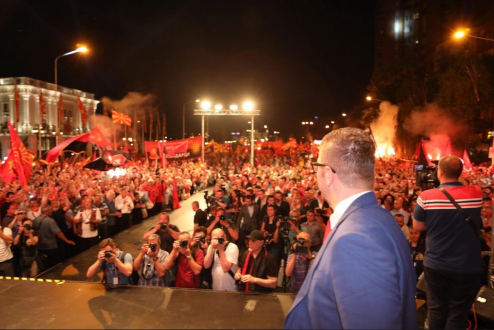 Мицкоски: Помина година на изневерени очекувања и лажни ветувања, но Македонија ќе победи