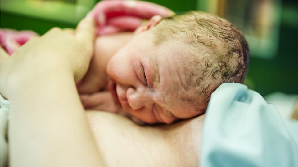 Откриено кога се раѓаат најмногу бебиња