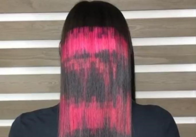 Сите мислеа дека нејзината коса е упропастена со дамки од фарба, но оваа фризура крие нешто досега невидено! (ВИДЕО)