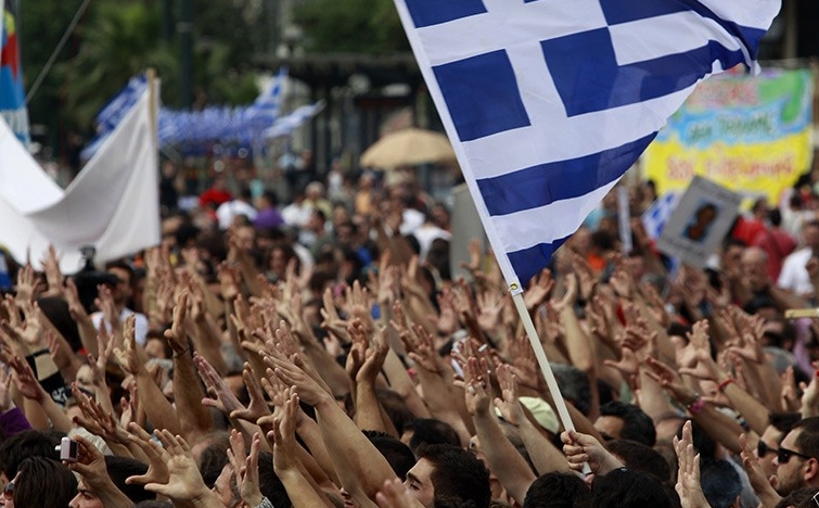 Грците на нозе: Масовни протести во повеќе градови поради името Македонија