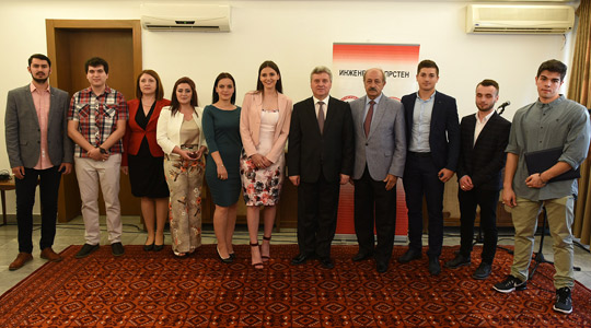 Иванов им го додели признанието „Инженерски прстен 2018“ на најдобрите студенти од техничките факултети