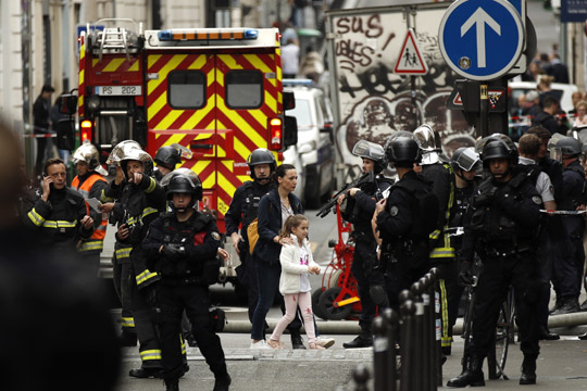 Киднаперот во Париз е уапсен, заложниците се ослободени