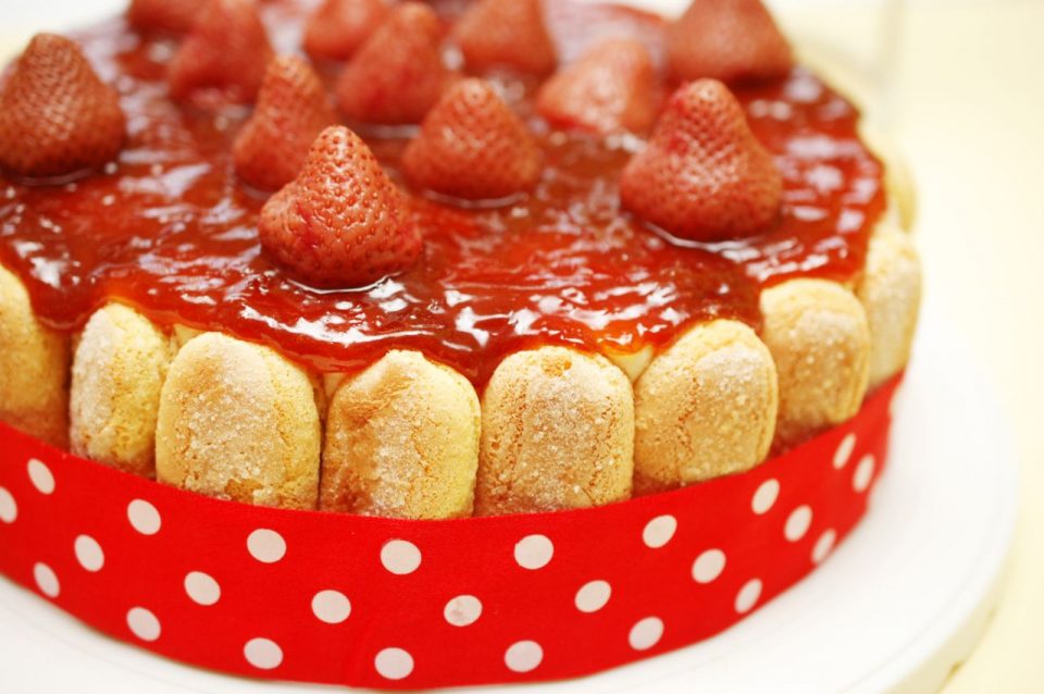 Кремаста торта со јагоди што не се пече: Лесна за подготовка, а се топи во уста