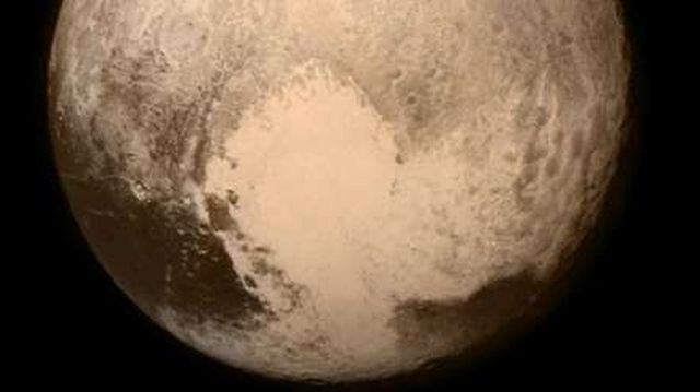 На површината на Плутон откриени дини од леден метан