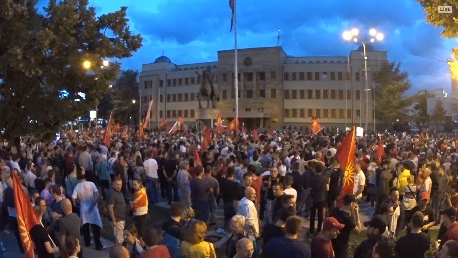 Мицкоски: Ги поздравуваме сите мирни протести кои се против капитулантското дело на Заев