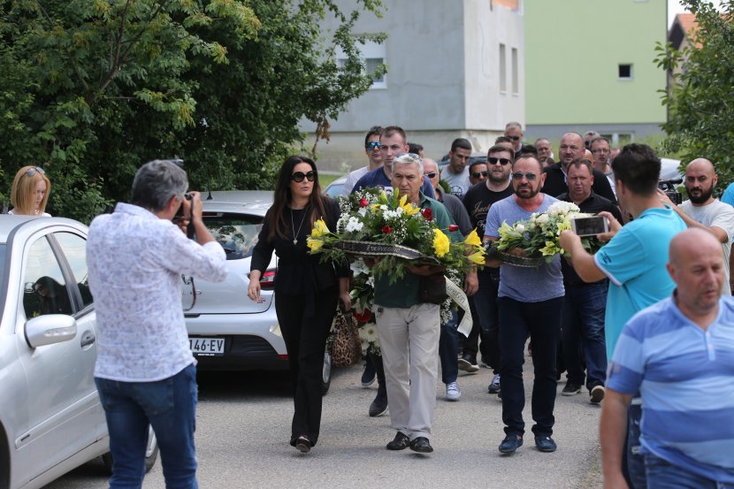 Смртта на Синан ги зближи- по девет години „војна“ повторно се смирија балканските музички ѕвезди (ФОТО)