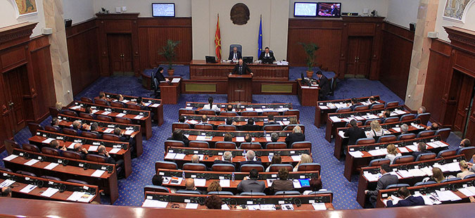 Пратениците од ВМРО-ДПМНЕ со критика за донесувањето на закони по скратена постапка- во петок продолжува 77. собраниска седница