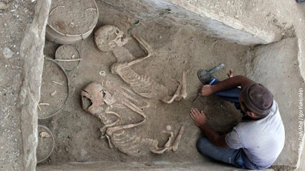 ФОТО: Пронајдени скелети на праисториските Ромео и Јулија