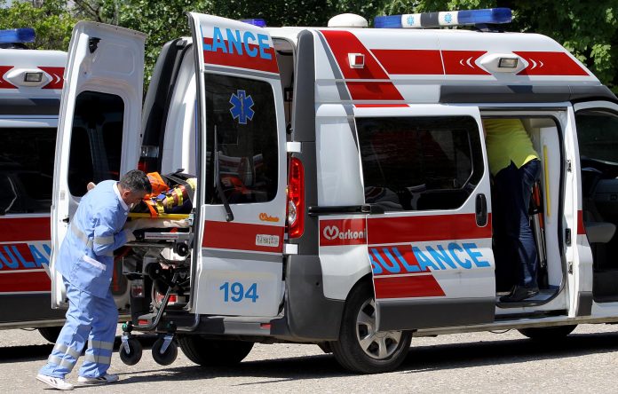 Мотоцикл „БМВ“ се истумба во Маврово, возачот веднаш пренесен во болница – станува збор за странски државјанин