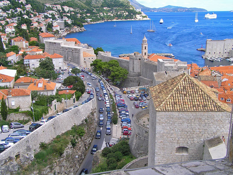ФОТО: Знаете ли колку чини паркинг во Дубровник?