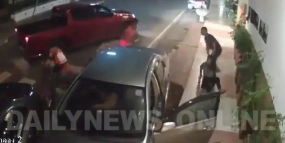 Снимено брутално киднапирање на девојка сред улица: И го пресретнаа автомобилот, ја извлекоа и со неа го бришеа патосот (ВИДЕО)
