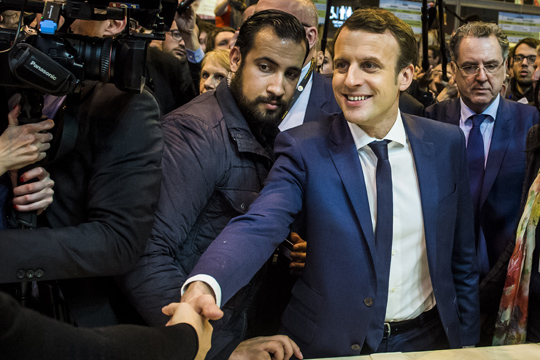 Гласање недоверба на француската Влада поради скандалот со телохранителот на Макрон