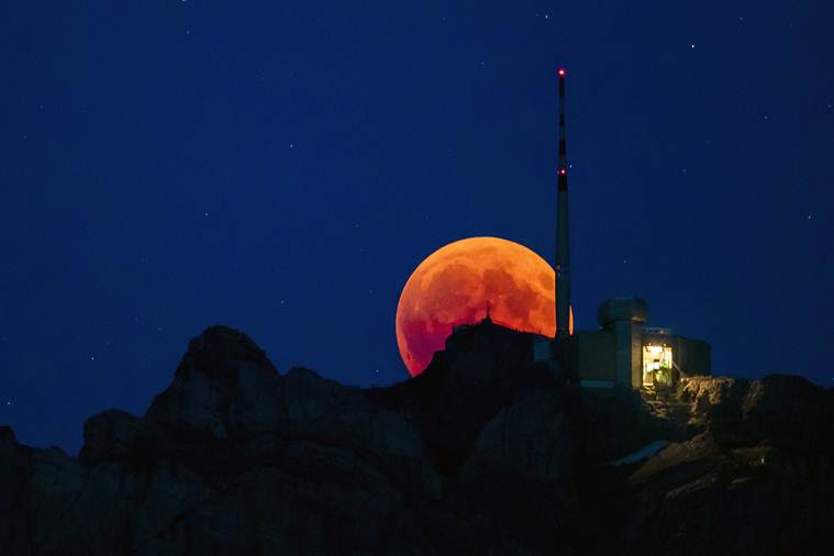 Крвавата месечина беше спектакл ширум светот: Погледнете како изгледаше помрачувањето кое ќе се повтори дури за 100 години