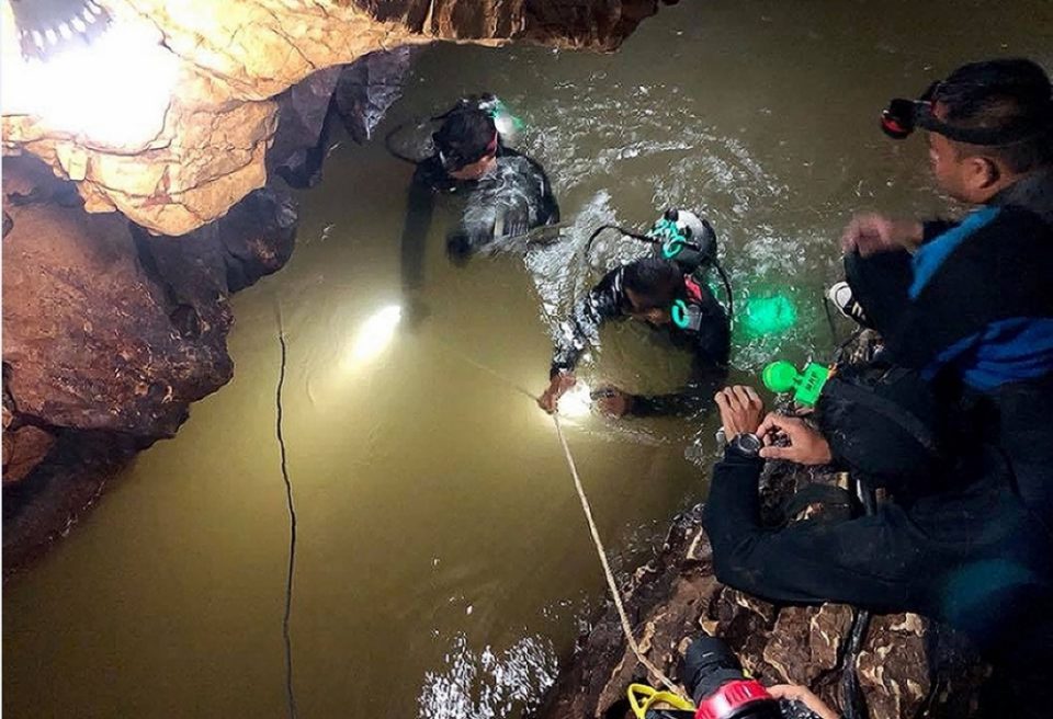 ВО ЖИВО: Извлекување на момчињата заробени во пештерата во Тајланд