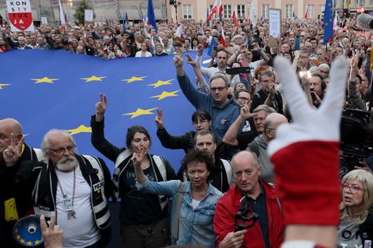 Протести против пензионирањето на судиите во Полска