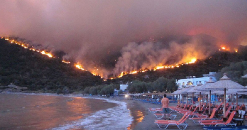 Застрашувачки видеа од пожарите во Атина сведочат за големиот ужас