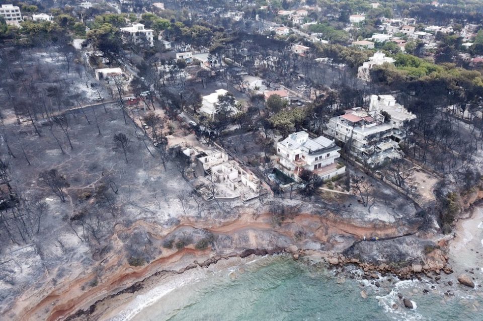 Пожари во Грција: Каменос тврди дека за размерот на несреќата виновно е нелегалното градење