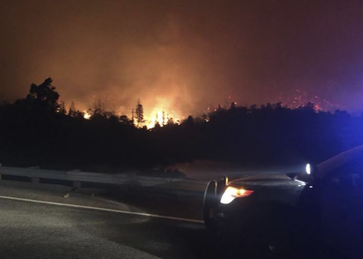 ФОТО: Шумски пожар беснее во Калифорнија – илјадници евакуирани, објавена вонредна состојба
