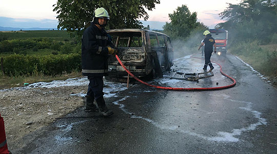 Изгоре возило кај Манастирец, повредени нема