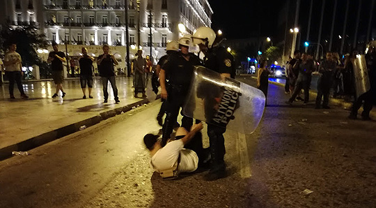 Инциденти на вчерашните протести во Солун и Атина, денеска нов собир
