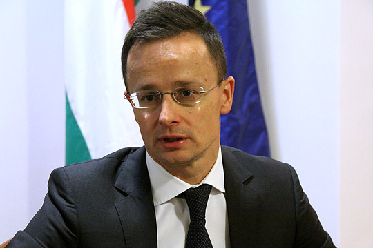 Сијарто: Лага е дека Унгарија му помогнала на Груевски