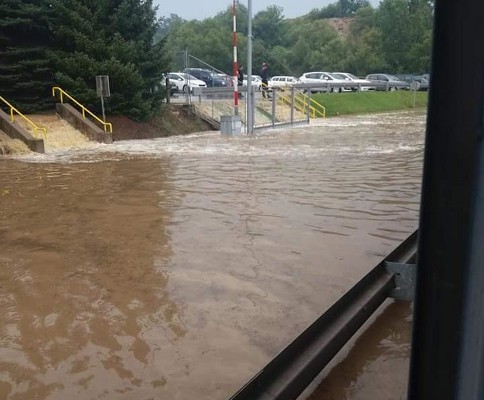 ВИДЕО: Силно невреме ја погоди Србија- поплавени куќи, оштетена инфраструктура, прогласена вонредна состојба