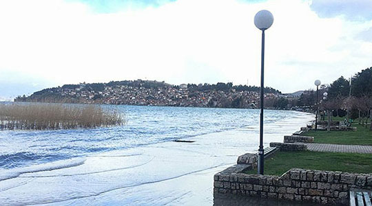 Прилепчанец почина откако му се слошило додека стоел на брегот на Охридското Езеро