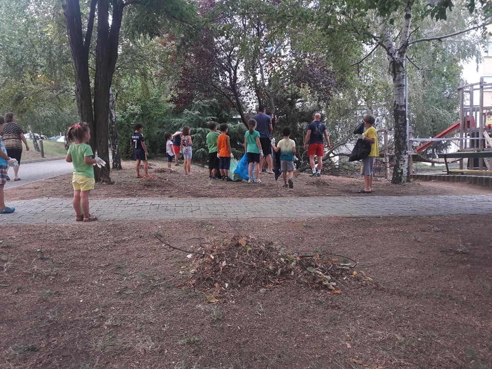 Децата од Железара го исчистија ѓубрето откако општината 10 пати ги одбила (ФОТО)