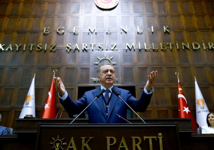 Ердоган едногласно реизбран за лидер на АКП