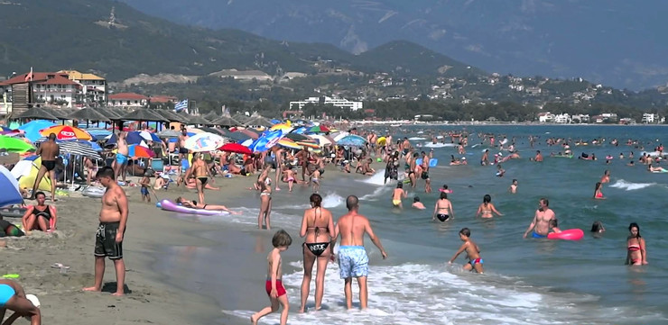 Грција задоволна од досегашниот тек на туристичка сезона