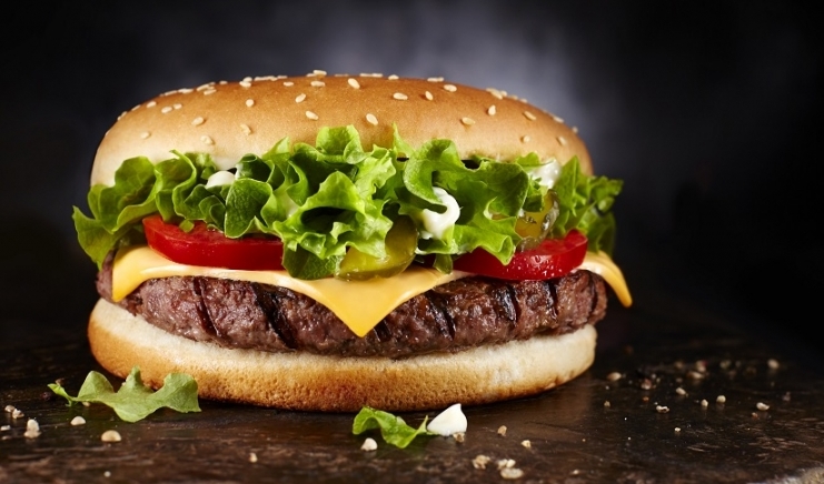 Хамбургер 1300 денари, сендвич 800: Изгор цени на позната плажа во нашиот регион