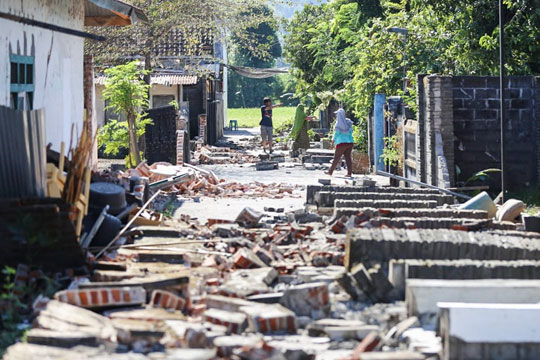 Бројот на жртви во Индонезија порасна на 1.400