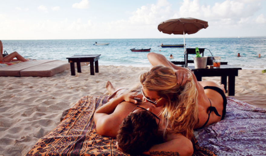 Внимавајте периодов ако сте на одмор да не останете со празен новчаник- дебело се казнува и водење љубов на плажа